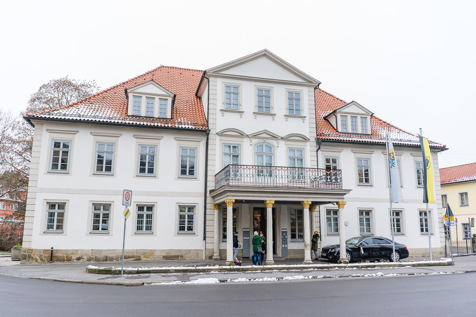 Jessica Mewes Fotografin Hochzeit heiraten Coburg Buerglasschloesschen Ehrenburg Vintage Corona