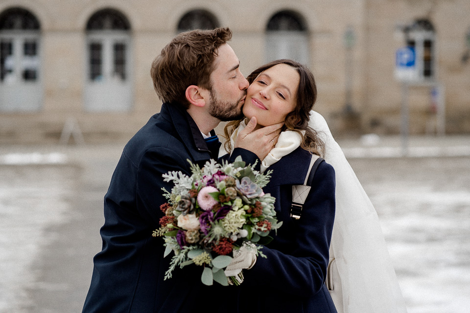 Jessica Mewes Fotografin Hochzeit heiraten Coburg Buerglasschloesschen Ehrenburg Vintage Corona