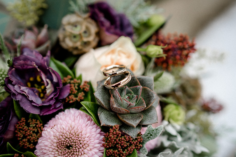 Jessica Mewes Fotografin Hochzeit heiraten Coburg Buerglasschloesschen Ehrenburg Vintage Corona