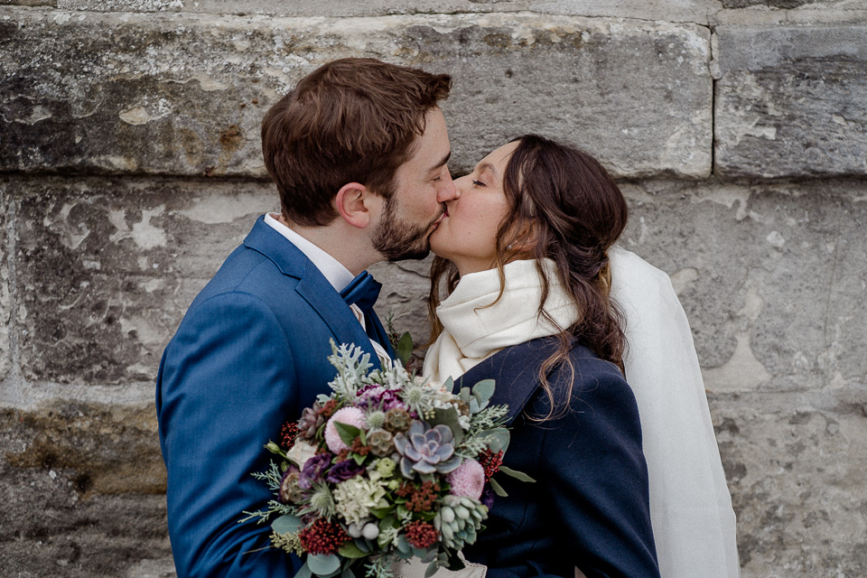 Jessica Mewes Fotografin Hochzeit heiraten Coburg Buerglasschloesschen Ehrenburg Vintage Corona