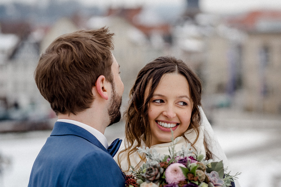 Jessica Mewes Fotografin Hochzeit heiraten Coburg Buerglasschloesschen Ehrenburg Vintage Corona